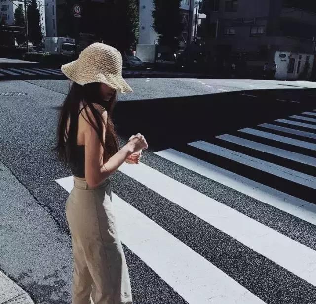 我一身骨气 遇到你 像不战而败的公鸡