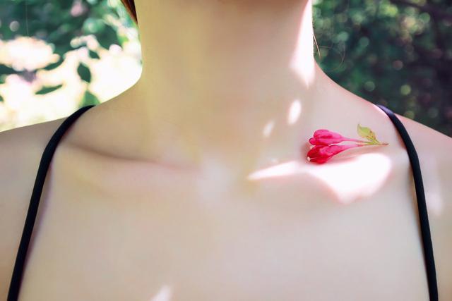 心情语录：梦已逝，心已碎，留下的只是在为离开做准备