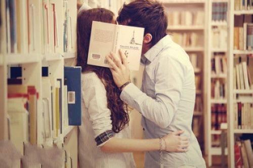 经典唯美的爱情语录短句，因为爱过所以慈悲，因为懂得所以宽容