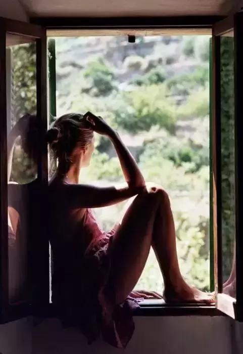 愿你睡的时候不辜负床，爱的时候不辜负心