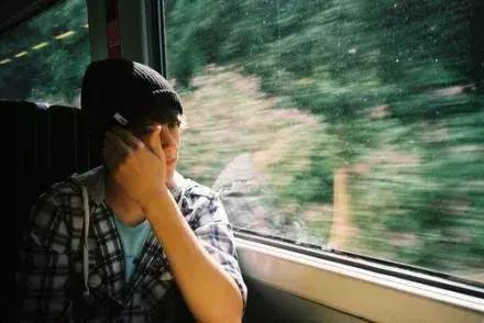 没有深夜痛哭过的人，不足以谈论人生