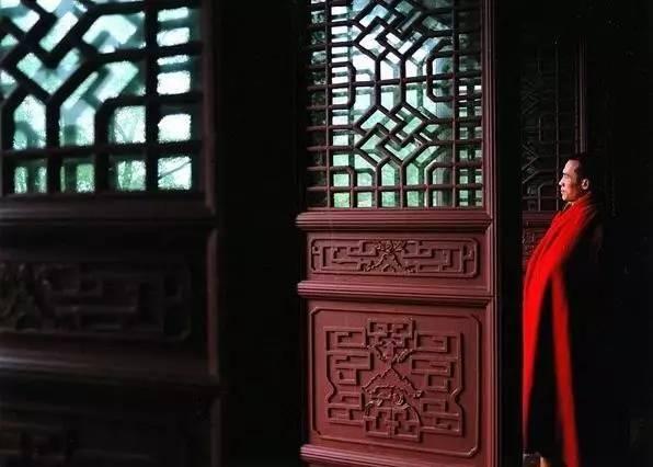 我在这人世流浪，梦一场痴心妄想