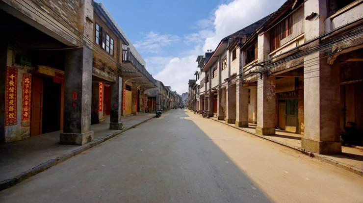 乡村干部《小镇喧嚣》读后感