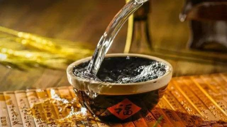 人生难得几回醉，尽在销魂间